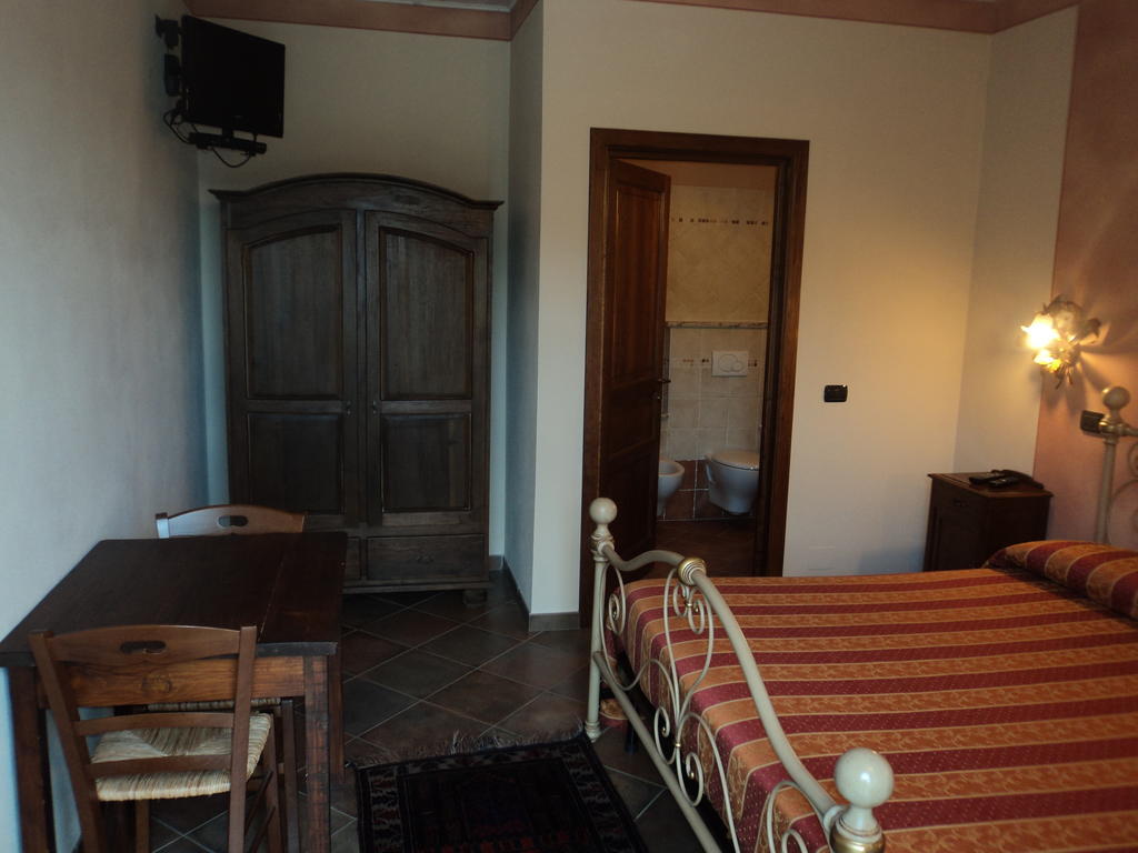 Agriturismo Cascina L'Arche Santo Stefano Belbo Rom bilde